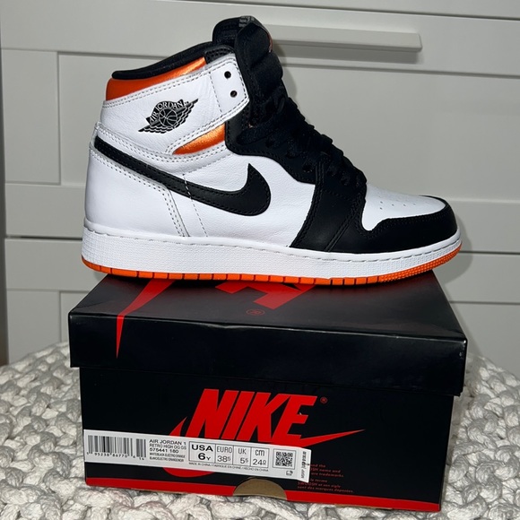 jordan 1 high orange black white